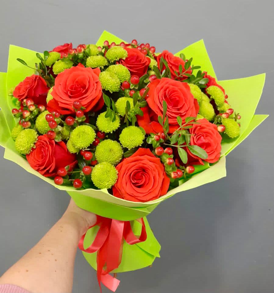 Букет цветов из: Хризантемы и Розы в Кужорской