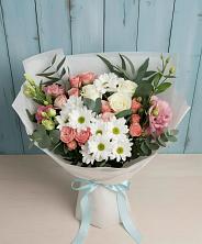 Букет цветов из:  Розы, Лизиантусы и Хризантемы в Кужорской