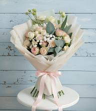 Букет цветов из:  Розы и Лизиантусы в Кужорской
