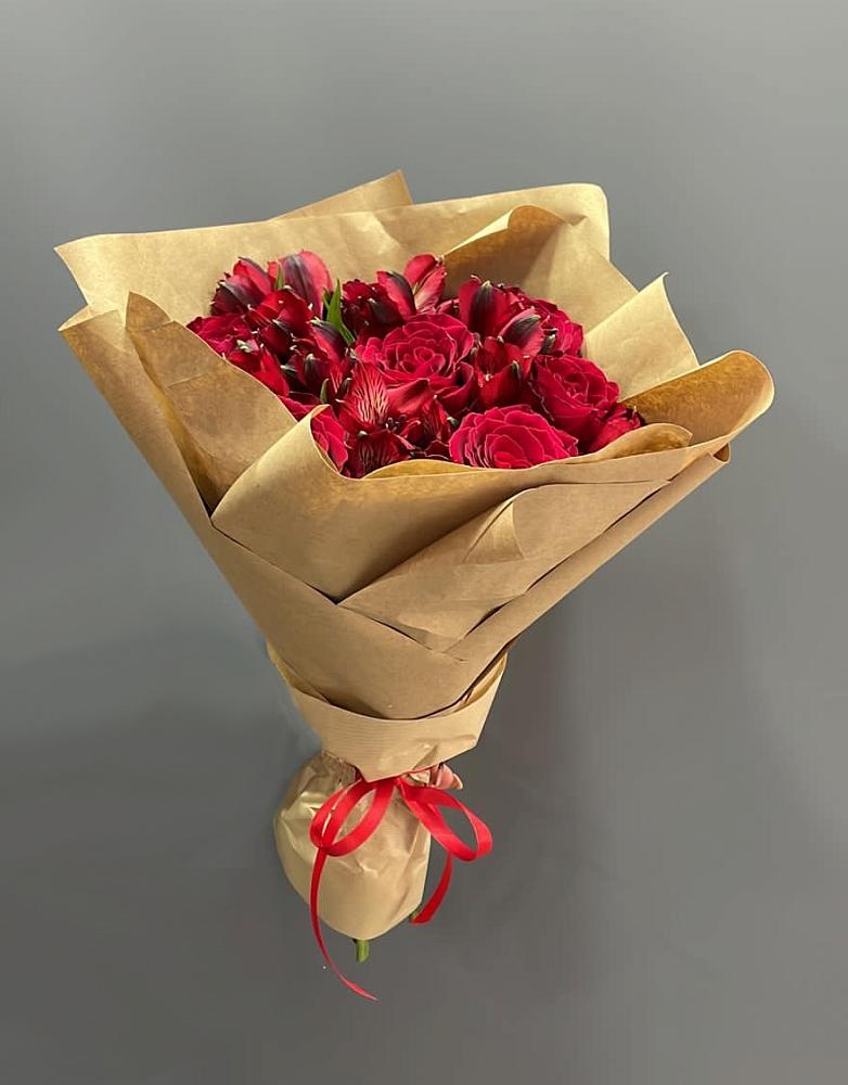 Букет цветов из: Альстромерии и Розы в Кужорской