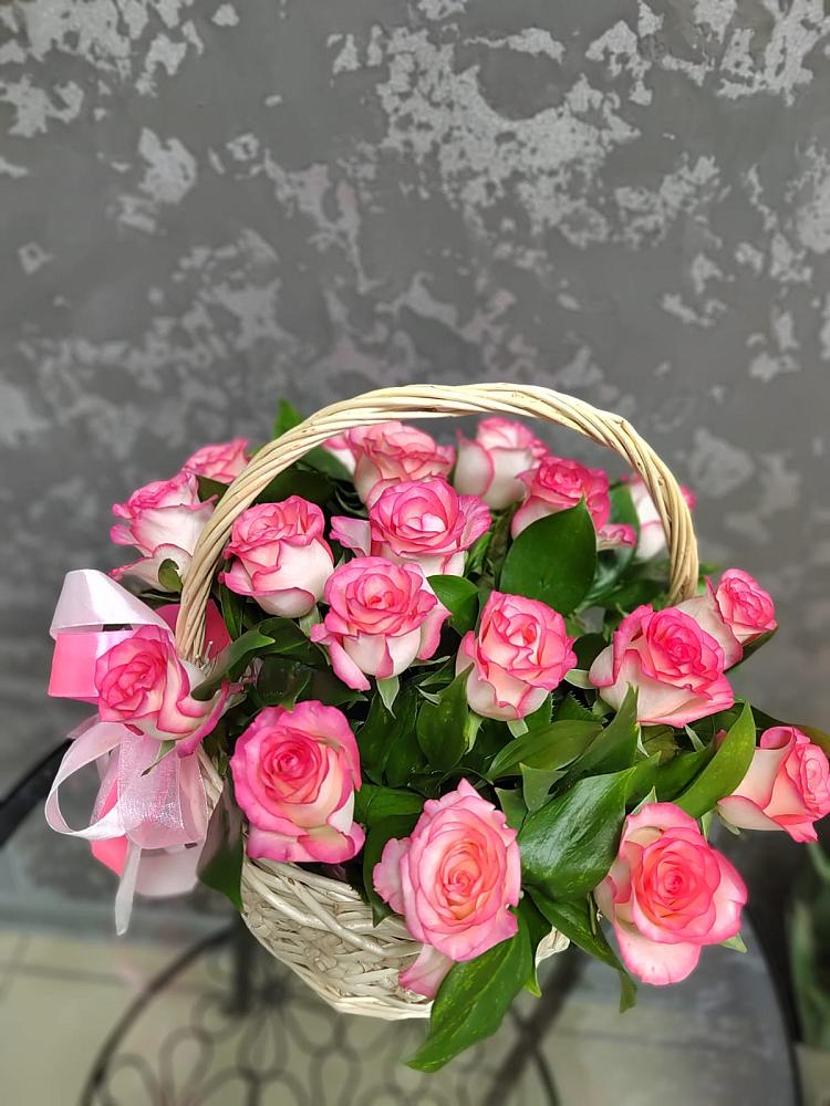 Цветочная композиция из Розы в корзине в Кужорской