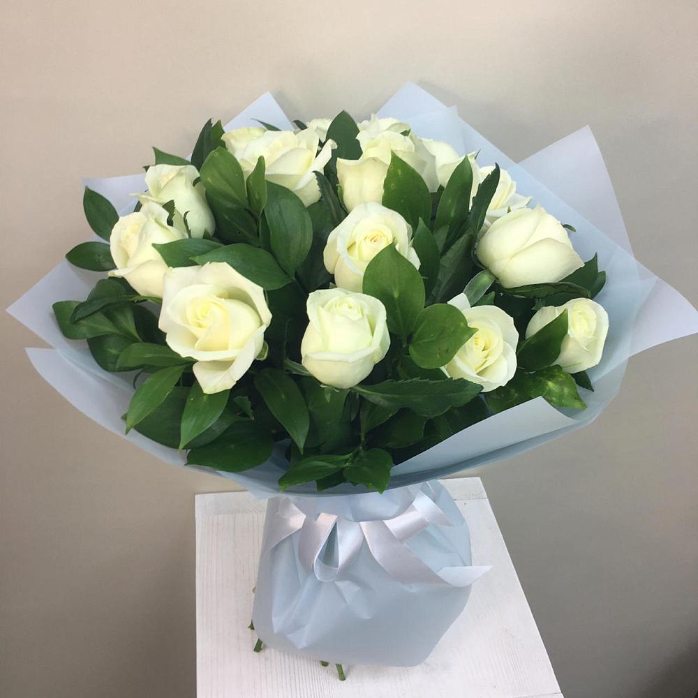 Букет 15 Белых роз Проуд в Кужорской