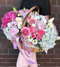 Композиция солнечный день в Кужорской Цветочная композиция из Розы, Хризантемы, Пионы и Лизиантусы в корзине в Кужорской