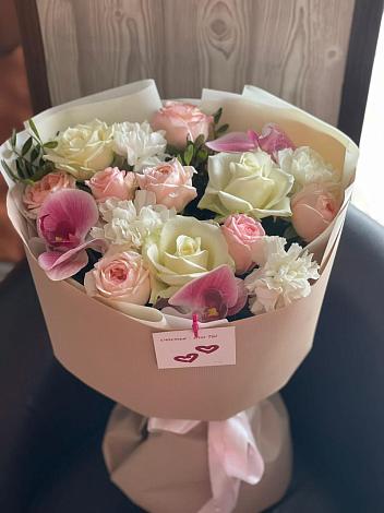 Букет цветов из: Орхидеи, Розы и Гвоздики в Кужорской