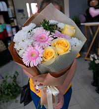 Букет цветов из:  Герберы, Розы и Хризантемы в Кужорской