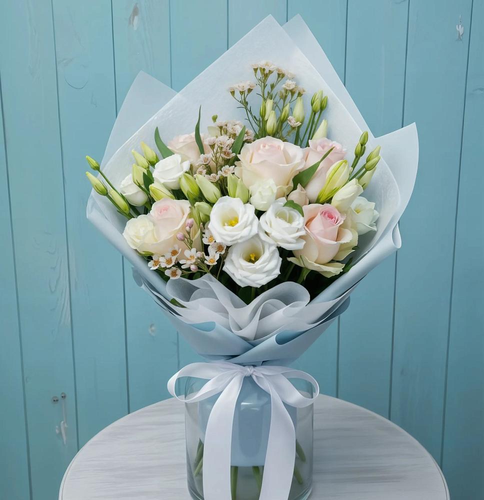 Букет цветов из: Розы и Лизиантусы в Кужорской