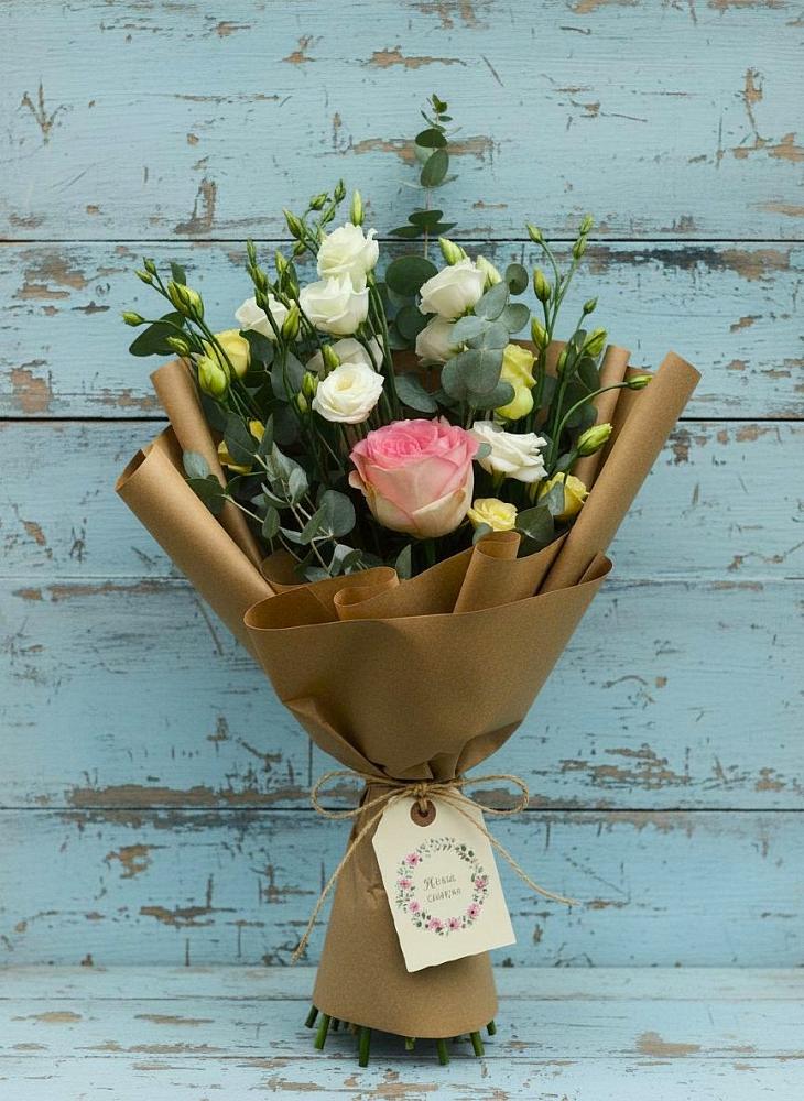 Букет цветов из: Розы и Лизиантусы в Кужорской