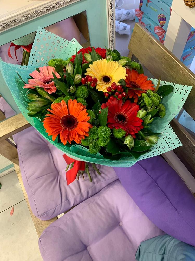 Букет цветов из: Герберы, Хризантемы и Альстромерии в Кужорской