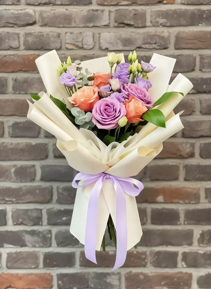 Букет цветов из: Лизиантусы и Розы в Кужорской