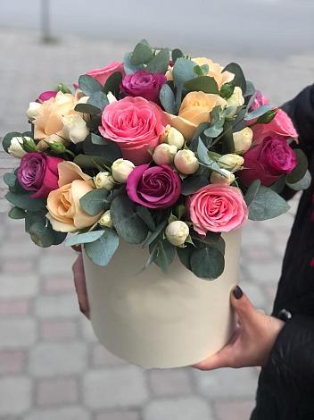 Цветочная композиция из Розы в шляпной коробке в Кужорской