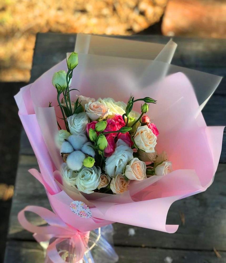 Букет цветов из: Розы и Лизиантусы в Кужорской