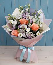 Букет цветов из:  Лизиантусы, Розы, Альстромерии и Гипсофила в Кужорской