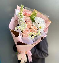 Букет цветов из:  Хризантемы и Розы в Кужорской