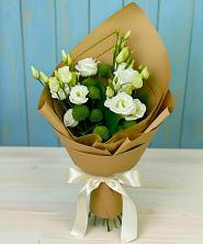 Букет цветов из:  Хризантемы и Лизиантусы в Кужорской