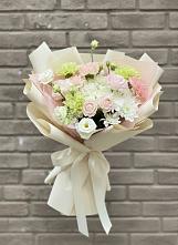 Букет цветов из:  Гвоздики, Розы, Лизиантусы и Хризантемы в Кужорской