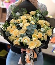 Букет цветов из:  Розы и Лизиантусы в Кужорской