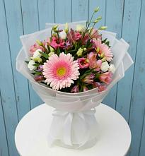 Букет цветов из:  Герберы, Альстромерии и Лизиантусы в Кужорской