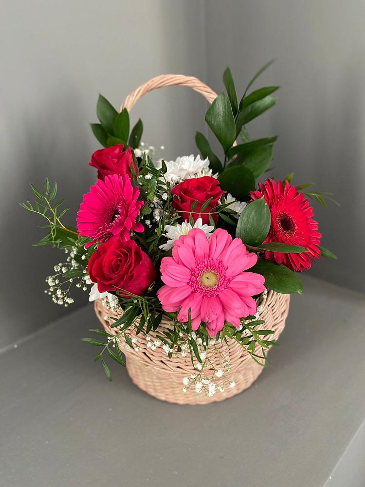 Цветочная композиция из Розы, Хризантемы и Герберы в корзине в Кужорской