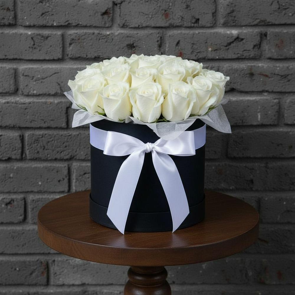 Цветочная композиция из Розы в шляпной коробке в Кужорской