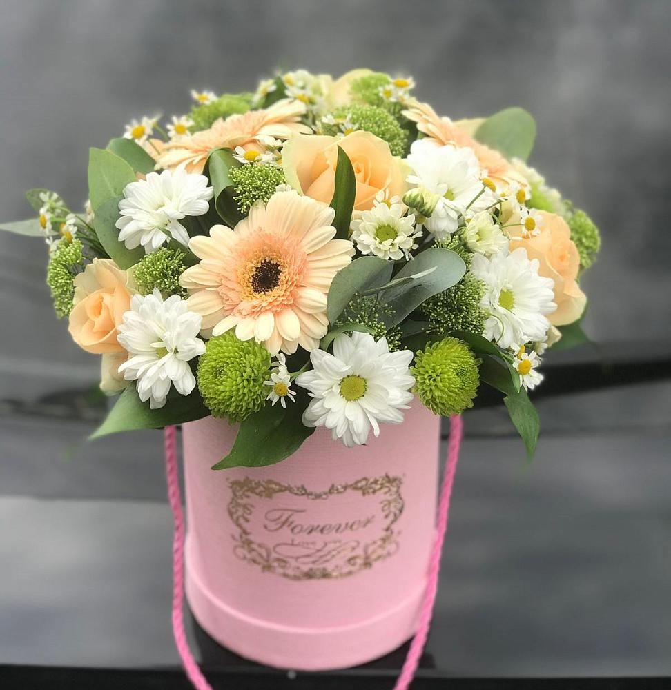 Цветочная композиция из Розы, Герберы и Хризантемы в шляпной коробке в Кужорской