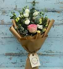 Букет цветов из:  Розы и Лизиантусы в Кужорской