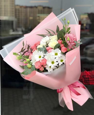 Букет цветов из: Розы, Лизиантусы и Хризантемы в Кужорской