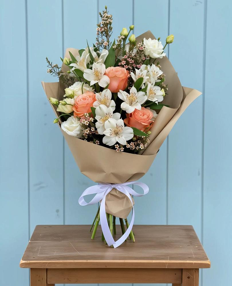 Букет цветов из: Альстромерии, Лизиантусы, Розы и Хризантемы в Кужорской