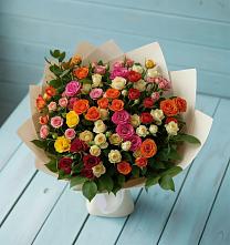 Букет Микс из разноцветных кустовых роз в Кужорской